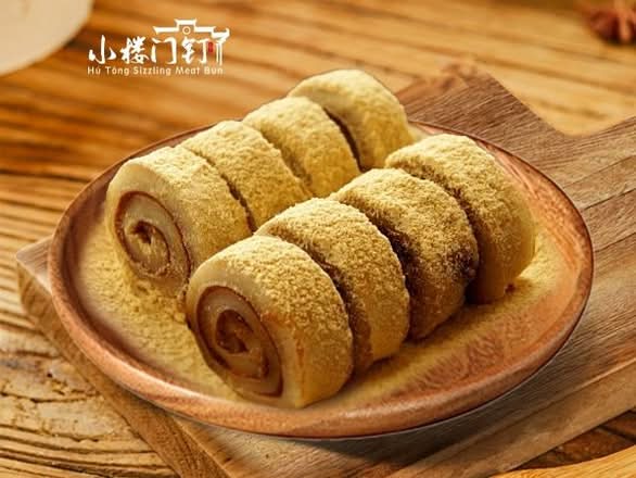Glutinous Rice Rolls W. Sweet Bean Flour 驴打滚